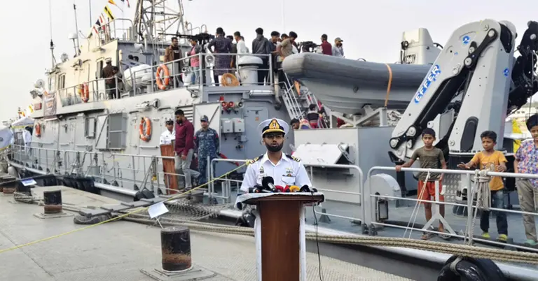 খুলনায় যুদ্ধজাহাজ প্রদর্শনী